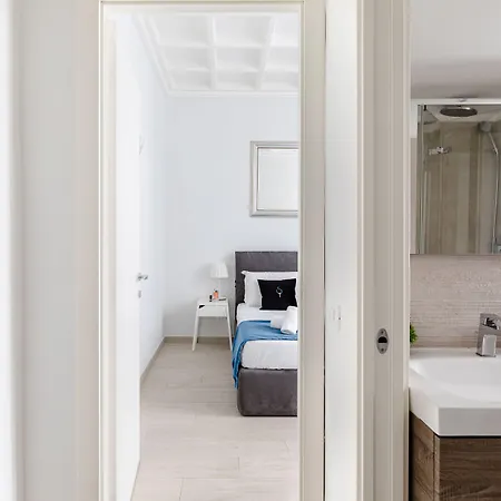 A World Aparts - 61 Margutta